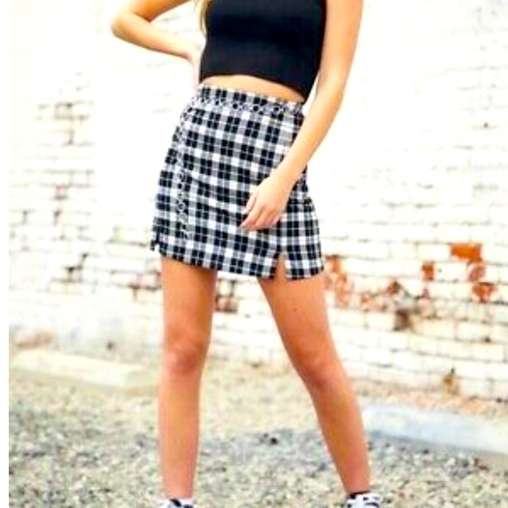 Brandy Melville Black Plaid Split Hem Cara
Mini Skirt
Excellent condition.